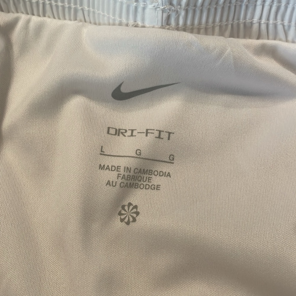 Nike Athletic Shorts NWOT - size girls large - Picture 10 of 10